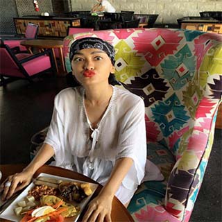 Unggah Foto di Instagram, Julia Perez Dikritik Follower Enggak Pakai Bra