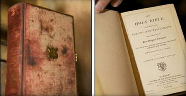 Dua Alkitab yang Digunakan Donald Trump Saat Pelantikan