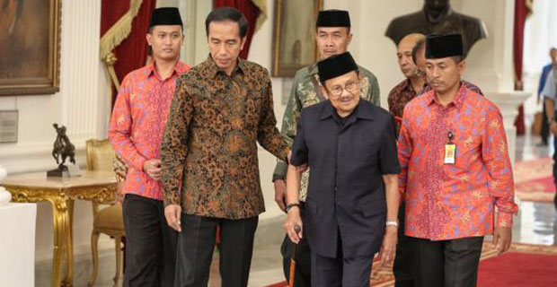 Presiden Jokowi Bertemu dengan Habibie dan Try Sutrisno