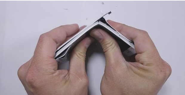 Xiaomi Mi5 Yang Terbelah Jadi Dua Hanya Dengan Ditekan Jari