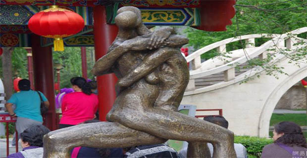 Taman Di Tiongkok Dikritik Netizen Karena Penuh Adegan "Eortis"