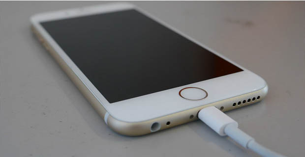 Apakah Aman Jika Mengisi Daya Baterai Ponsel Semalaman?