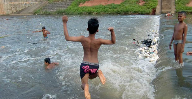 Bocah SD Hilang Terbawa Arus Saat Sedang Berenang di Kali Malang
