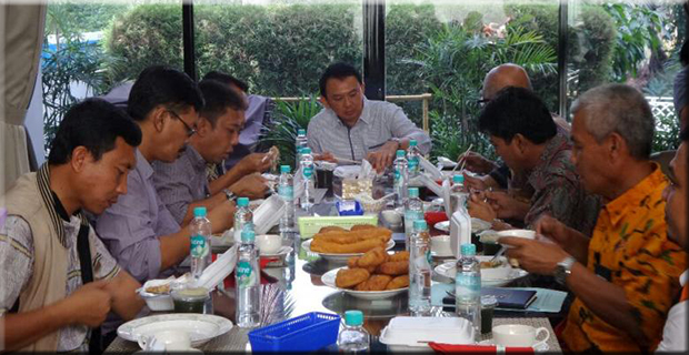 Pejabat BPS Disuguhi Cakwe Saat Bertamu Kerumah Ahok