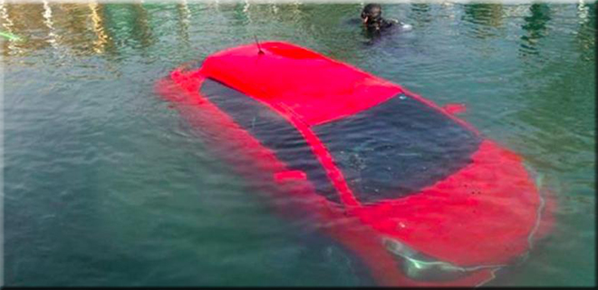 Toyota Yaris Terjatuh ke Dalam Danau Akibat Terlalu Yakin Pada GPS