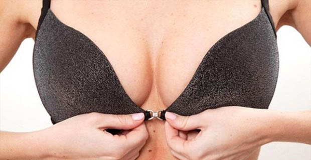 Wanita Ini Menjajakan Payudaranya Untuk Disentuh Karena Mendukung Anti Pelecehan Seksual