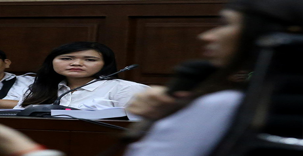 Reaksi Wajah Jessica Saat Hani di Ruang Sidang