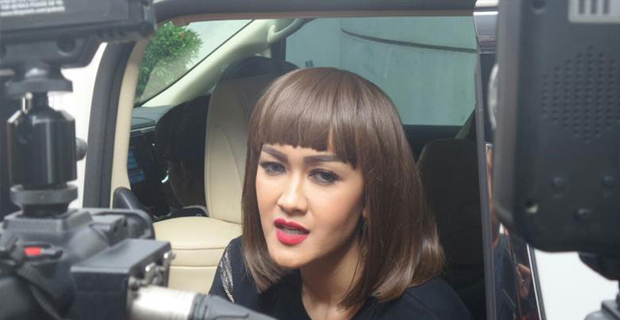 Julia Perez Akan Melaporkan Isu Tentang Kabar Kematiannya