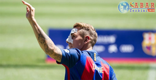 Digne: Messi dan Neymar Mampu Buat Saya Berkembang