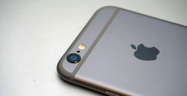 Samsung Menyindir Apple Karena Menghapus Colokan Headphone