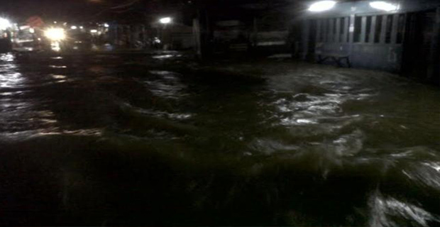 Jakbar Terendam Banjir Akibat Kali Angke Meluap, Sejumlah Permukiman Ikut Terendam