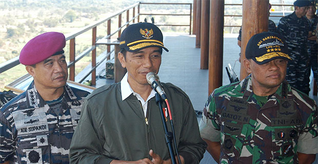 TNI AL Melakukan Latihan Tempur di Situbondo Dan Disaksikan Jokowi