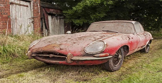 Mobil Jaguar E-Type Ini Ditaksir Rp720 Juta Meski Sudah Menjadi Mobil Rongsokan
