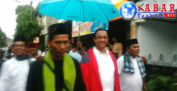 Anies Anggap Pedagang Kecil di Pulogadung Mesti Dibantu