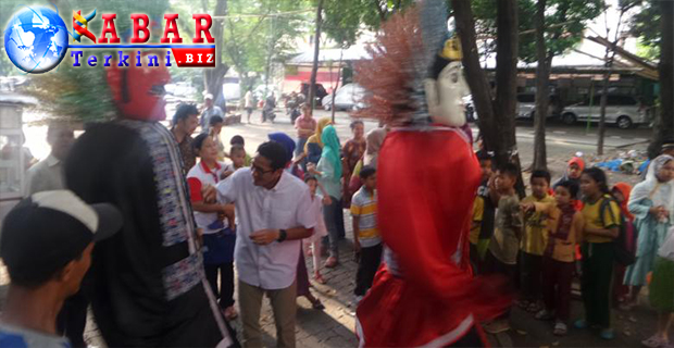 Sandiaga Teken Kontrak Politik Dengan Pedagang Pasar