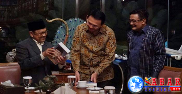 Saran BJ Habibie Untuk Ahok: Tetap Tersenyum Meski Orang Salah Paham