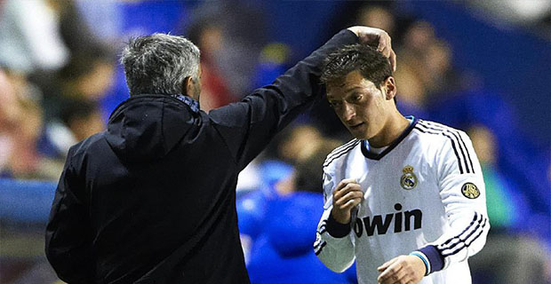 Media Inggris Memberitakan Ketertarikan Mourinho Inginkan Oezil