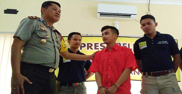 Pilot Gadungan yang Menipu 50 Pramugari