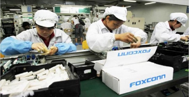 Produsen iPhone Foxconn Ganti Pekerja Manusia dengan Robot