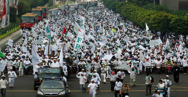 Besok Massa FPI Konvoi ke Senayan Kemudian Jalan Menuju ke Mapolda