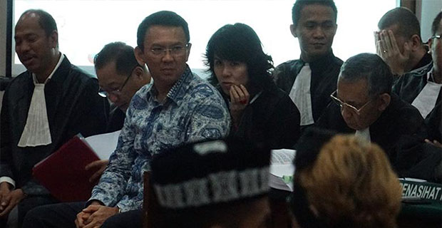 Hakim Mempertanyakan Kejanggalan Laporan Saksi di Sidang Ahok