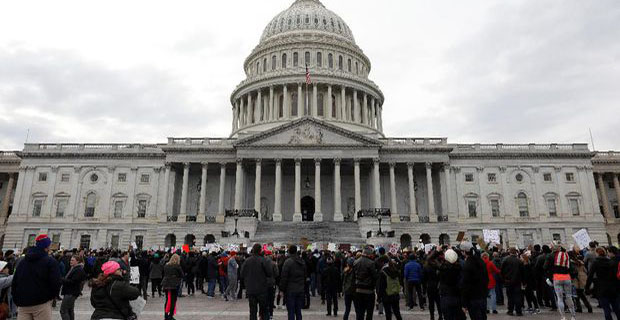 Ribuan Warga di Washington Demo di Depan Gedung Capitol dan Gedung Putih