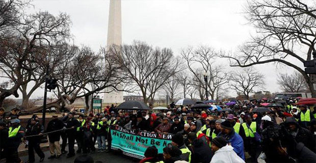 Rusuh dengan Polisi, Demonstran Anti Trump Ditangkap