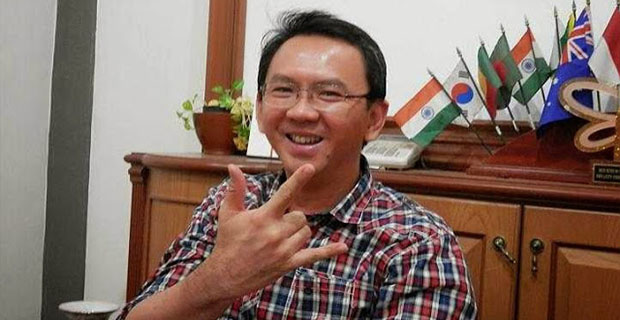 Ahok Minta Pendukungnya Tidak Memakai Baju Kotak-Kotak Saat Berfoto di Balai Kota