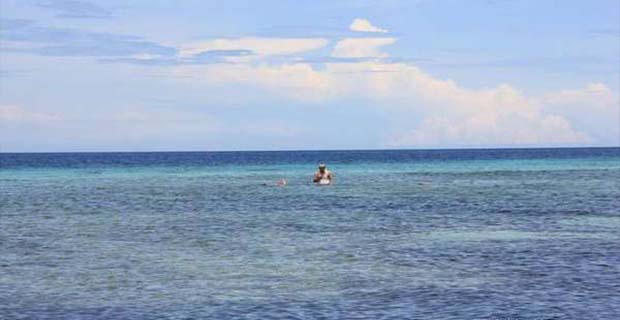 Pulau Kecil Banyuwangi yang Tidak Tersentuh