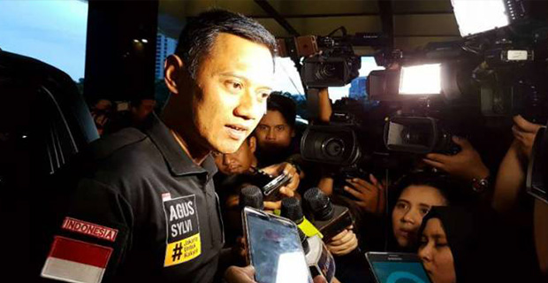 Selesai Debat, Agus Yudhoyono Diarak Pendukung ke Mobilnya