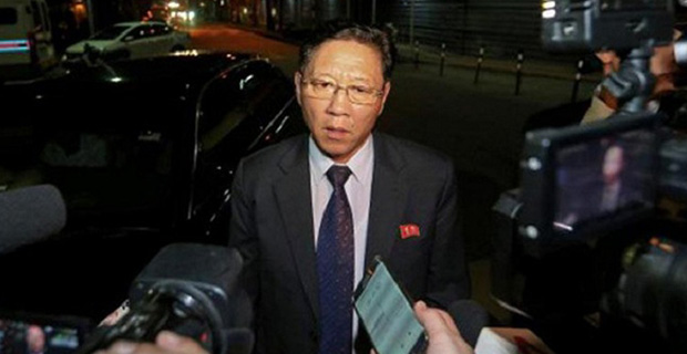 Dubes Korea Utara Membawa Jaguarnya Meninggalkan Kedutaan yang Diusir Malaysia