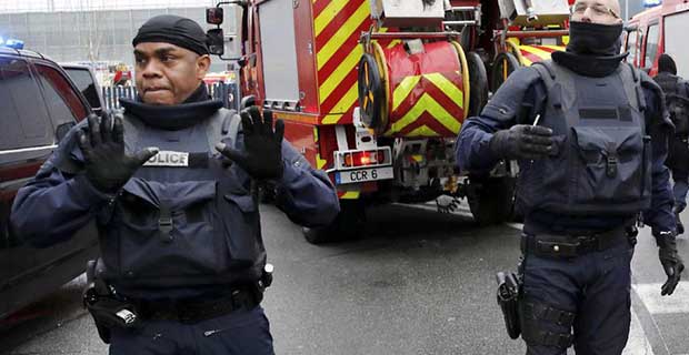 Pelaku Rebut Senjata di Bandara Paris Bernama Zied B Merupakan Buronan Polisi