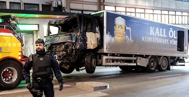 Kepolisian Menemukan Perlengkapan Milik Pelaku Teror Truk di Swedia
