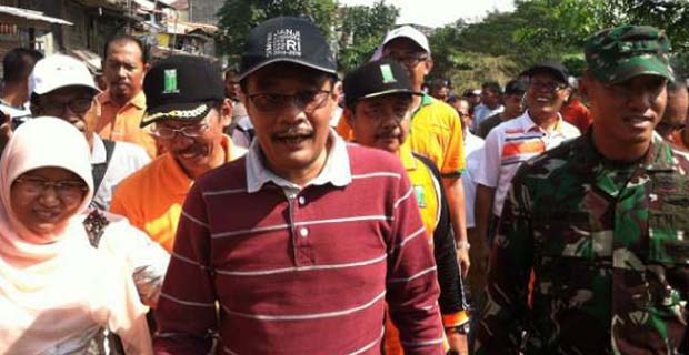 Tanggapan Djarot Mengenai Pembagian Sembako di Kalibata City