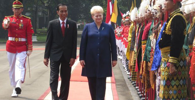 Pak Jokowi Sambut Kunjungan Presiden Lithuania dengan Upacara Kenegaraan