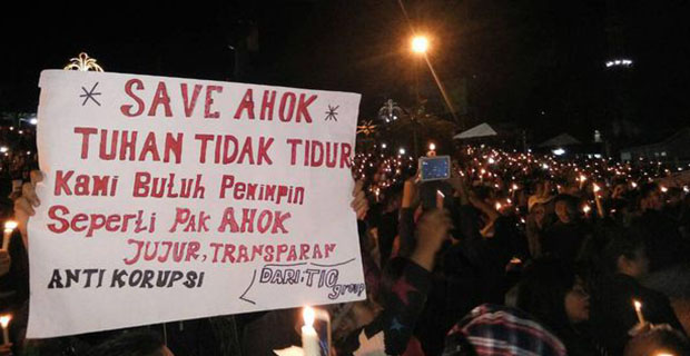 Warga Danau Toba Menggelar Aksi 1.000 Lilin Kepada Ahok