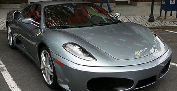 Hanya 30 Menit Bermain Bola Bagi Messi untuk Membeli Sebuah Ferrari