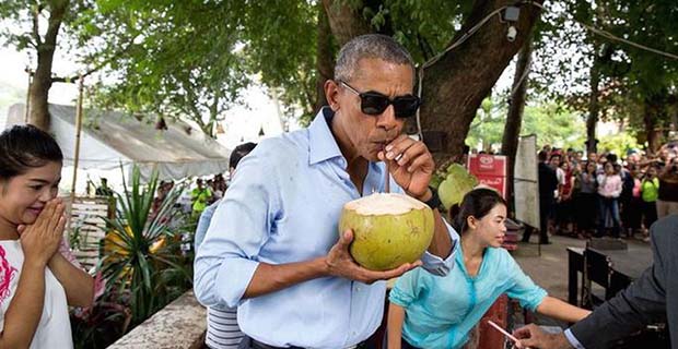 Obama Lanjutkan Liburan di Yogyakarta Untuk Melihat Gunung Merapi dan Candi Borobudur