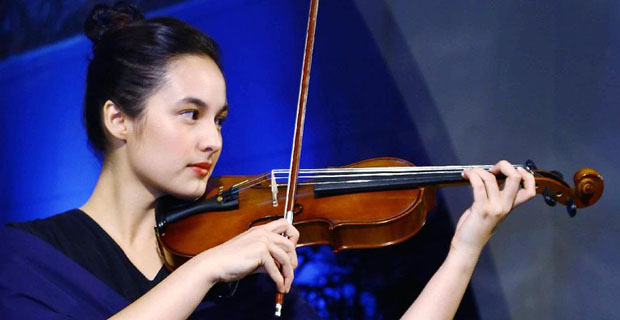 Chelsea Islan Perlihatkan Kemampuannya Bermain Biola