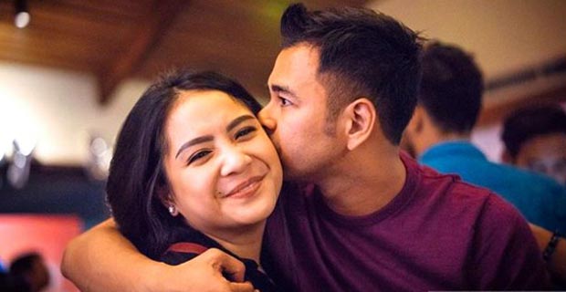 Raffi Ahmad Menggunakan Helikopter Ke Gala Premiere Film Rafathar Bersama Dengan Sang Istri, Anak, Serta Raditya Dika