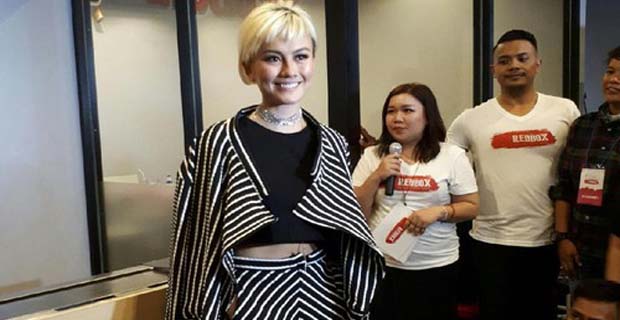 Agnez Mo Resmikan Restoran Manado Miliknya