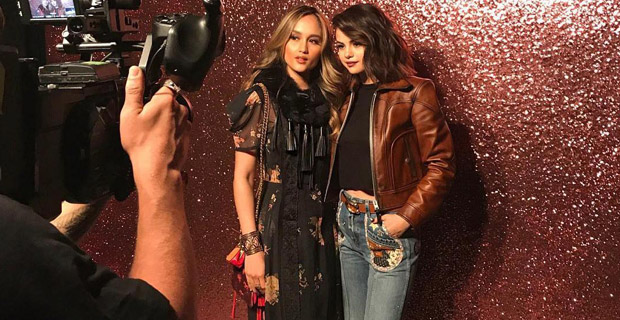 Cinta Laura Sangat Akrab dengan Selena Gomez