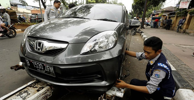 Dinas Perhubungan Kerjasama dengan Polisi dan Lurah Atasi Mobil yang Diderek