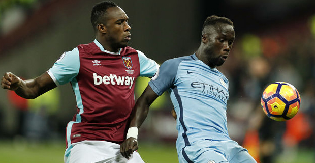 Leicester City Bidik Bacary Sagna