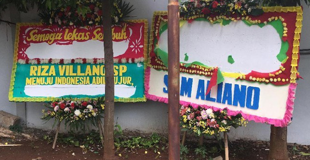 Karangan Bunga Papa Tiang Listrik Dirusak OTK