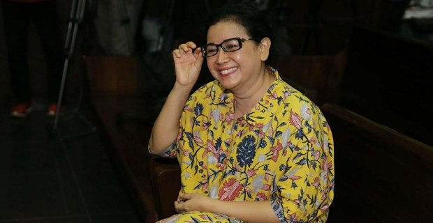 Miryam Haryani Tebar Senyum Berharap Divonis Bebas