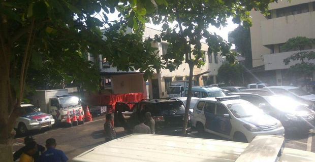 Mobil Novanto yang Kecelakaan Masih Terpampang di Pancoran